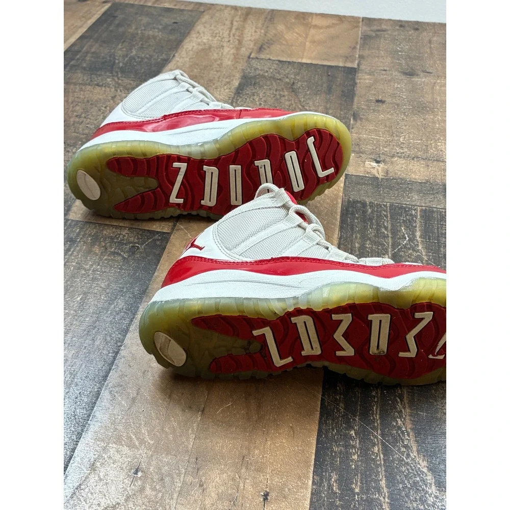 Jordan 11 Retro Cherry 2022 Kids Size 2.5Y White Red 378039-116 Good Condition